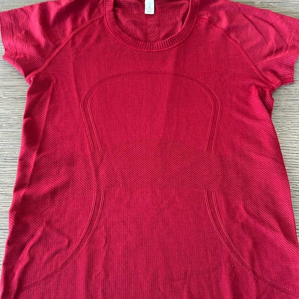 lululemon athletica Red Short Sleeve Tee